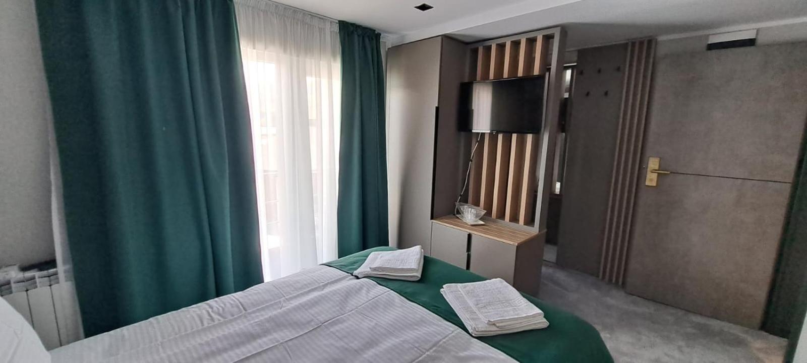 Hotel Plutitor Lebada Біказ Екстер'єр фото